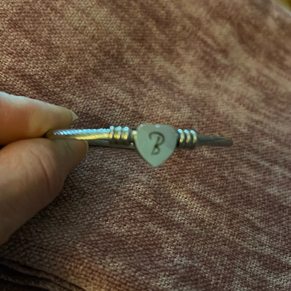 Beautiful stainless steel heart wire bracelet, letter B script
